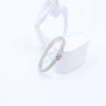 ⁦سوار لون فضي وزركون فضي⁩ - الصورة ⁦2⁩