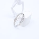 ⁦سوار لون فضي مع زركون فضي⁩ - الصورة ⁦2⁩