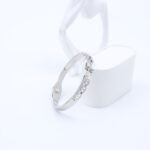 ⁦سوار لون فضي⁩ - الصورة ⁦2⁩