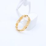 ⁦سوار لون ذهبي⁩ - الصورة ⁦2⁩