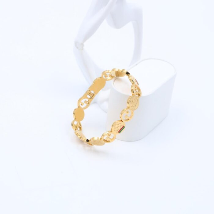 ⁦سوار لون ذهبي⁩ - الصورة ⁦2⁩