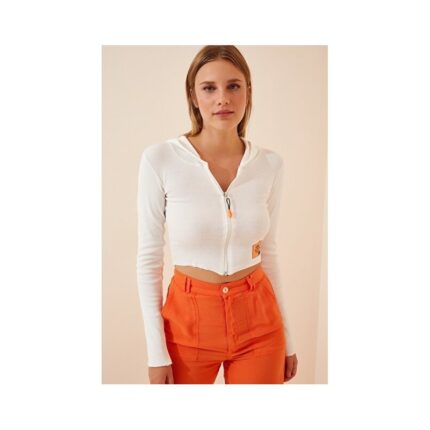 جاكيت سبورت قصير باللون الابيض