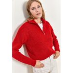 بلوزة شتوية بسحاب من عند القبة لون احمر One Size