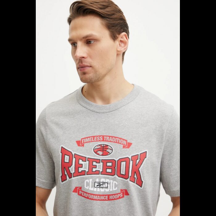 ⁦Reebok Mens' Graphic Series Tradition T-Shirt - Silver⁩ - الصورة ⁦4⁩