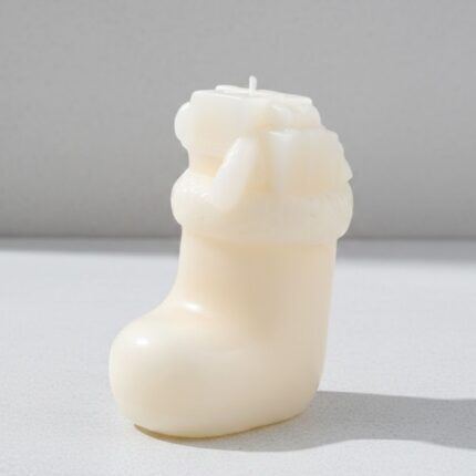 شمعة كريسماس معطرة لون أبيض مع شبرة أحمر