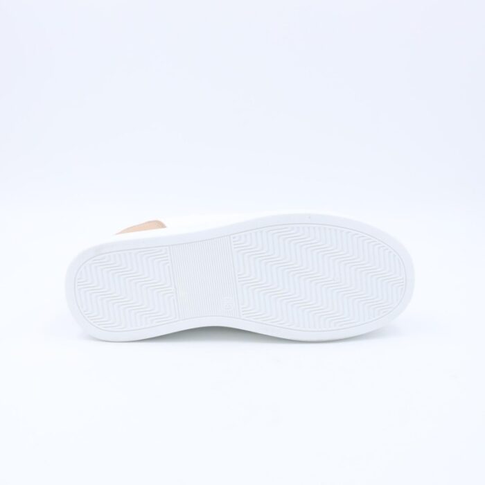 ⁦حذاء رياضي كلاسيك جلد للنساء لون أبيض وكاكي⁩ - الصورة ⁦5⁩