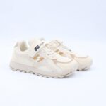 حذاء تصميم رياضي بناتي لون بيج وكاكي