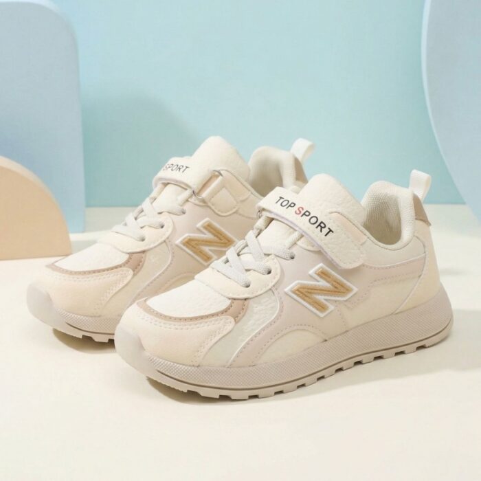 ⁦حذاء تصميم رياضي بناتي لون بيج وكاكي⁩ - الصورة ⁦6⁩