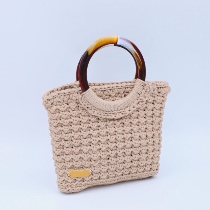 ⁦شنطة صغيرة مربعة مع يد عاج لون بيج - نكشة فن⁩ - الصورة ⁦3⁩