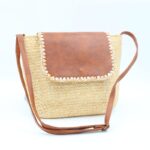 شنتة حقيبة منسوجه من القش مع قطعة جلد