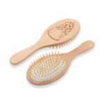 ⁦فرشاة شعر مدور خشب بتصميم فله صناعة يدوية⁩ - الصورة ⁦4⁩