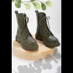 ⁦جزمة Bambi جلد بتصميم سحاب ساق متوسط الطول للنساء لون زيتي⁩ - الصورة ⁦5⁩