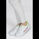 ⁦Jump حذاء رياضي كاجوال نسائي باللون الأبيض والأخضر النيون⁩ - الصورة ⁦5⁩