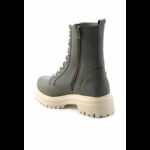 ⁦جزمة Bambi بتصميم سحاب ساق متوسط الطول للنساء لون زيتي⁩ - الصورة ⁦3⁩