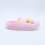 ⁦حفاية فرو بتصميم رسمة قطة للنساء لون زهري فاتح⁩ - الصورة ⁦4⁩