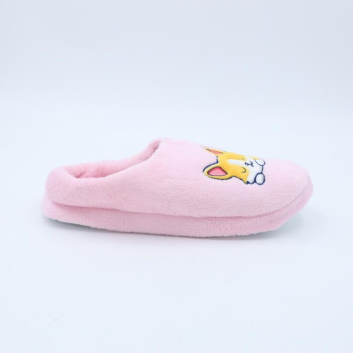 ⁦حفاية فرو بتصميم رسمة قطة للنساء لون زهري فاتح⁩ - الصورة ⁦4⁩