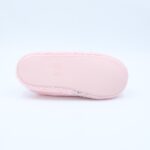 ⁦حفاية فرو بتصميم رسمة طفل بني للنساء لون زهري⁩ - الصورة ⁦5⁩