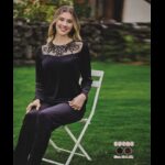 بجامة مخمل بأكمام طويلة للنساء لون أسود