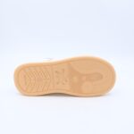 ⁦بوت رياضي جلد نعل عريض للنساء لون اوف وايت وبيج⁩ - الصورة ⁦5⁩