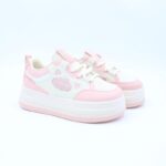 بوت رياضي جلد نعل عريض للنساء لون ابيض وزهري