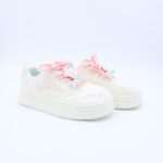 بوت رياضي جلد نعل عريض للنساء لون اوف وايت وبيج