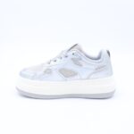 ⁦بوت رياضي جلد نعل عريض للنساء لون ابيض وسكني⁩ - الصورة ⁦5⁩