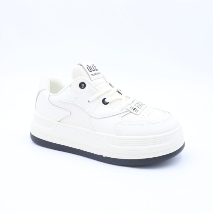 ⁦بوت رياضي جلد نعل عريض للنساء لون ابيض وكحلي⁩ - الصورة ⁦2⁩