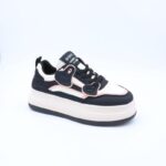 ⁦بوت رياضي جلد نعل عريض للنساء لون ابيض واسود⁩ - الصورة ⁦2⁩