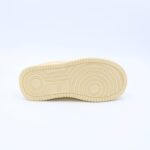 ⁦بوت رياضي جلد نعل عريض للنساء لون اوف وايت واصفر⁩ - الصورة ⁦5⁩