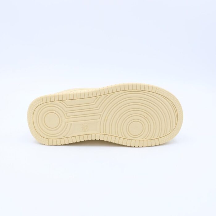 ⁦بوت رياضي جلد نعل عريض للنساء لون اوف وايت واصفر⁩ - الصورة ⁦5⁩