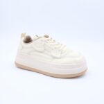 ⁦بوت رياضي جلد نعل عريض للنساء لون اوف وايت وبيج⁩ - الصورة ⁦2⁩