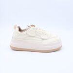 ⁦بوت رياضي جلد نعل عريض للنساء لون اوف وايت وبيج⁩ - الصورة ⁦3⁩