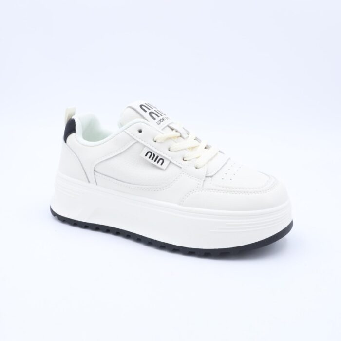 ⁦بوت رياضي جلد نعل عريض للنساء لون ابيض وبيج⁩ - الصورة ⁦2⁩