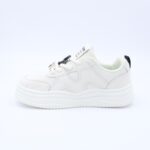 ⁦بوت رياضي جلد نعل عريض للنساء لون اوف وايت واسود⁩ - الصورة ⁦4⁩