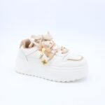 ⁦بوت رياضي جلد نعل عريض للنساء لون اوف وايت وبيج⁩ - الصورة ⁦2⁩