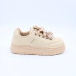 ⁦بوت رياضي جلد نعل عريض للنساء لون بيج⁩ - الصورة ⁦3⁩