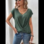 تيشيرت بنص كم للنساء لون اسود