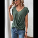 ⁦تيشيرت بنص كم للنساء لون اسود⁩ - الصورة ⁦2⁩