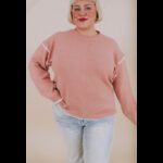 ⁦بلوزة صوف اوفر سايز بأكمام طويلة للنساء لون زهري⁩ - الصورة ⁦3⁩