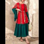 فستان بتصميم تراثي لون أحمر وأخضر