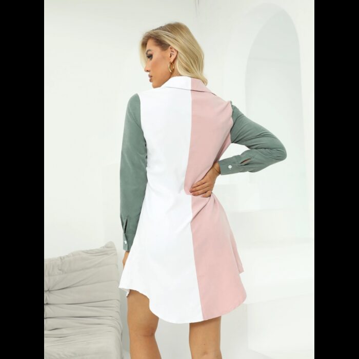 ⁦قميص بأكمام طويلة للنساء لون أبيض وزهري⁩ - الصورة ⁦2⁩