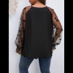 ⁦بلوزة ستاتي بأكمام شفافة لون اسود⁩ - الصورة ⁦3⁩