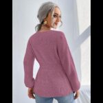 ⁦بلوزة صوف نسائي لون بنفسجي⁩ - الصورة ⁦2⁩