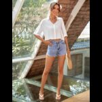 ⁦قميص ستاتي قصير لون ابيض⁩ - الصورة ⁦5⁩