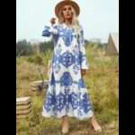 ⁦فستان نسائي بأكمام طويلة لون أبيض مزخرف أزرق⁩ - الصورة ⁦3⁩