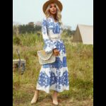 ⁦فستان نسائي بأكمام طويلة لون أبيض مزخرف أزرق⁩ - الصورة ⁦4⁩