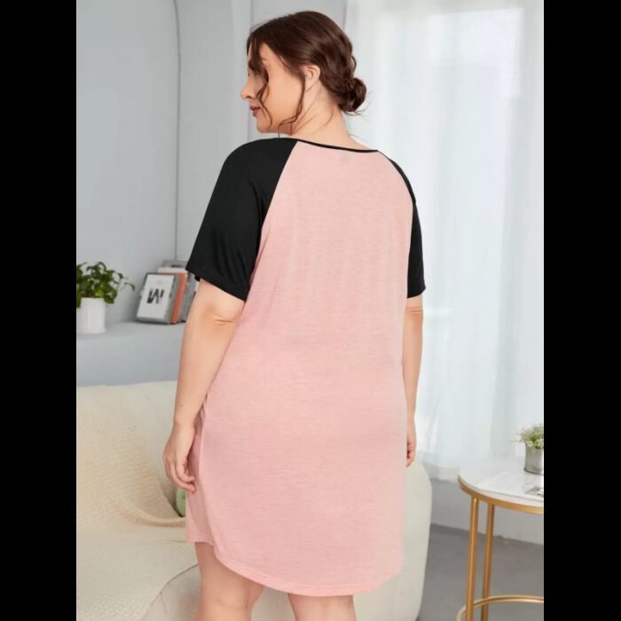 ⁦قميص نوم بيتي قصير للنساء لون زهري واسود⁩ - الصورة ⁦5⁩