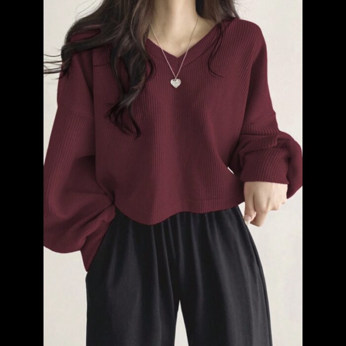 ⁦بلوزة قصيرة سادة بكتف منسدل للنساء لون خمري⁩ - الصورة ⁦3⁩