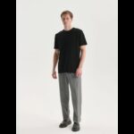 ⁦تيشيرت رجالي نص كم لون اسود⁩ - الصورة ⁦2⁩