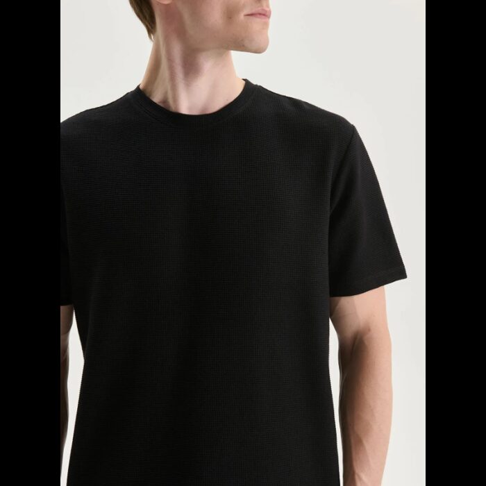 ⁦تيشيرت رجالي نص كم لون اسود⁩ - الصورة ⁦3⁩